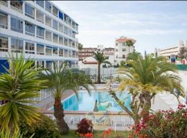 5 min walk from Yumbo 310, hotel in Playa del Inglés