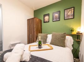 Peaceful one bed flat in Stockport centre, viešbutis mieste Stokportas