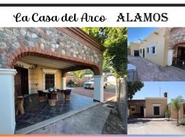 La Casa del Arco Alamos, villa i Álamos