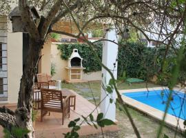 Casa con piscina a 20min de Sevilla, budjettihotelli Sevillassa