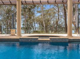 Slice of Heaven Family Retreat - Good Times at Wilderness Waters, hotel v destinaci Morisset