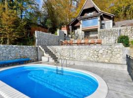 Family friendly house with a swimming pool Karlovac - 22089, hotel in Karlovac