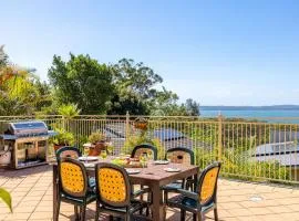Casa Carinho, 24 Wallawa Rd - spectacular water views, pet friendly, air con and Wi-Fi