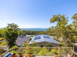 Casa Carinho, 24 Wallawa Rd - spectacular water views, pet friendly, air con and Wi-Fi