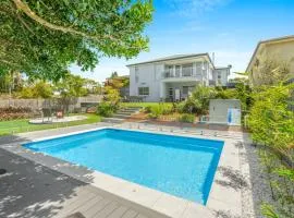 Sea La Vie - Pet Friendly with Fireplace and Swimming Pool & Spa