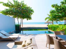 Beachfront Villa 4 Bedrooms Sanctuary Ho Tram Resort, hotel di Thuận Biên
