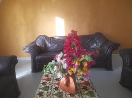 Appartement familial spacieux avec climatisation, holiday rental in Ziguinchor