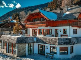Villa Bostele with Seven Bedrooms, Indoor Pool and Two Saunas, hotel di Bad Kleinkirchheim