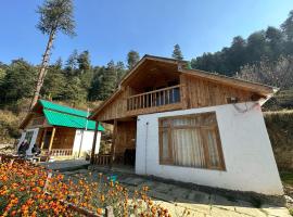 Sainj에 위치한 호텔 Himalayan Mountain View Cottage Deohari