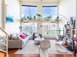 loft in downtown Vancouver with free parking, căn hộ ở Vancouver