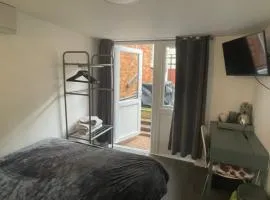 Private en-suite garden room