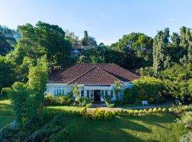 Castle Hill Bungalow by Seven Angels