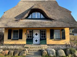 Ferienhäuser Haus Ostseeromantik, hotel in Neuhaus