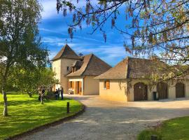 Domaine De Dadelsen - Beautiful Country Estate, farm stay in Loisy