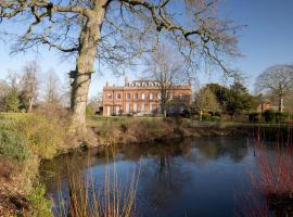 Garden Wing, Redisham Hall, room in Beccles