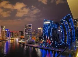 Luxury Binghatti Canal View Apt in Business Bay