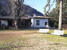 Villa Paradis B&B, budgethotell i Airuno