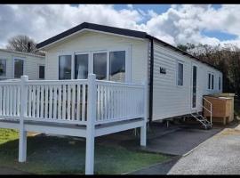 Lovely Caravan To Hire At White Acres In Newquay Ref 94419of, hotel in Cubert