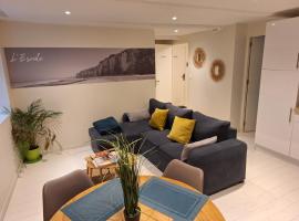 APPARTEMENT LE PHARE AU PIED DU PORT, hotel en Saint-Valery-en-Caux