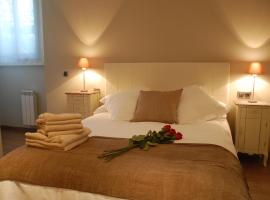 Montseny Suites & Apartments, apartment in Montseny