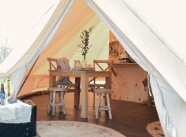 Smuk Grutte Bell Tent, camping de luxo em Echtenerbrug
