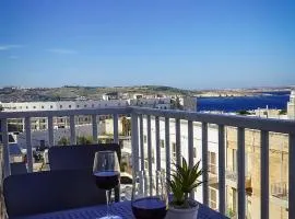 Spacious 3 bedroom central located with sea views