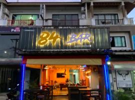 84 Bar & Guest House Room 3、Ban Huai Luk (1)の駐車場付きホテル