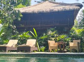 eco beach house bali, hotell med parkering i Penginuman