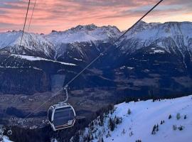 Cosy mountain apartment 5min walk from Gondola, hotel en Fiesch