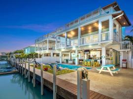 Luxury Waterfront Oasis w Heated Pool and 50' Dock, luxury hotel in Marathon