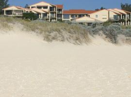 Scarborough & Absolutely Beachfront, hotel en Perth