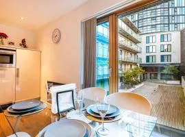 Stylish 2 Bed Apt 18 - City Centre, FREE Parking, Espresso Machine & Netflix - Hosted by Stay Host Save