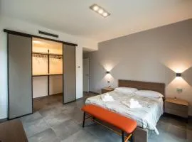 Ospedale a 350m Centro a 900m l Matrimoniali con Bagno Privato l Parcheggio Self Check
