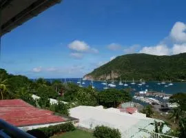 duplex, 2 bedrooms, 2 couples sea view overlooking the village of DESHAIES