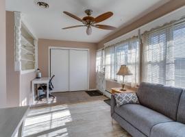 Aurora Horse Farm Apartment Near Denver!, דירה באורורה