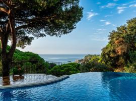 Albamar Apartaments, hotel near Santa Clotilde Gardens, Lloret de Mar