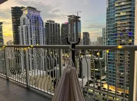 City & Sea View+FREE Parking Modern Condo