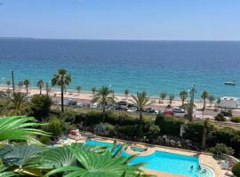 BY NEPTUNE - la Palme Riviera Beach and Pool view, hotel with jacuzzis in Cannes