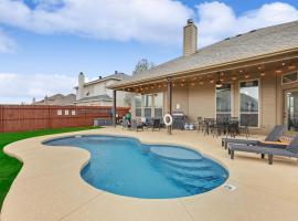 5-Bed 2-Bath with Pool & Backyard Retreat, hotel v destinácii Waxahachie