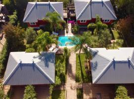 Bon Amour Punta del Diablo，蓬塔德迪亞布羅的有停車位的飯店