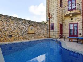 4 Bedroom Farmhouse with Private Pool in Xaghra Gozo: Il-Pergla şehrinde bir villa