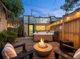 Desert Modern Downtown Flagstaff Unit with Hot Tub