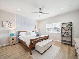 Amazing Value with High Comfort, 14 Guests for 4BR by Disneyland, Beaches, Rodeo 39 & More, caba&ntilde;a o casa de campo en Midway City