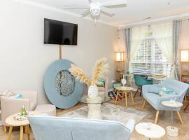 Beach Home w Peloton & Pool & Billiards, hotell i Raleigh