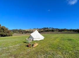 Cosy Glamping Tent 4, hotel in Ararat