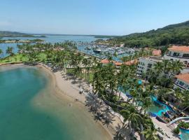 Grand Isla Navidad Golf & Spa Resort with Marina、バラ・デ・ナビダードのホテル