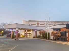 Best Western Plus New Englander, hotel i Woburn