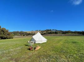 Cosy Glamping Tent 6, hotel with parking in Ararat