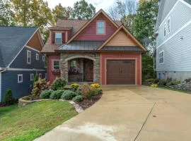 Mythical Manor Tudor-style Cottage 5 Min. from Downtown Black Mtn!