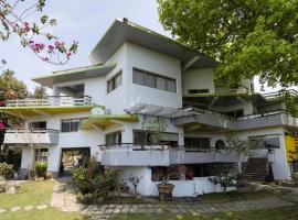 耕雲齋, hotel with hot tubs in Caotun